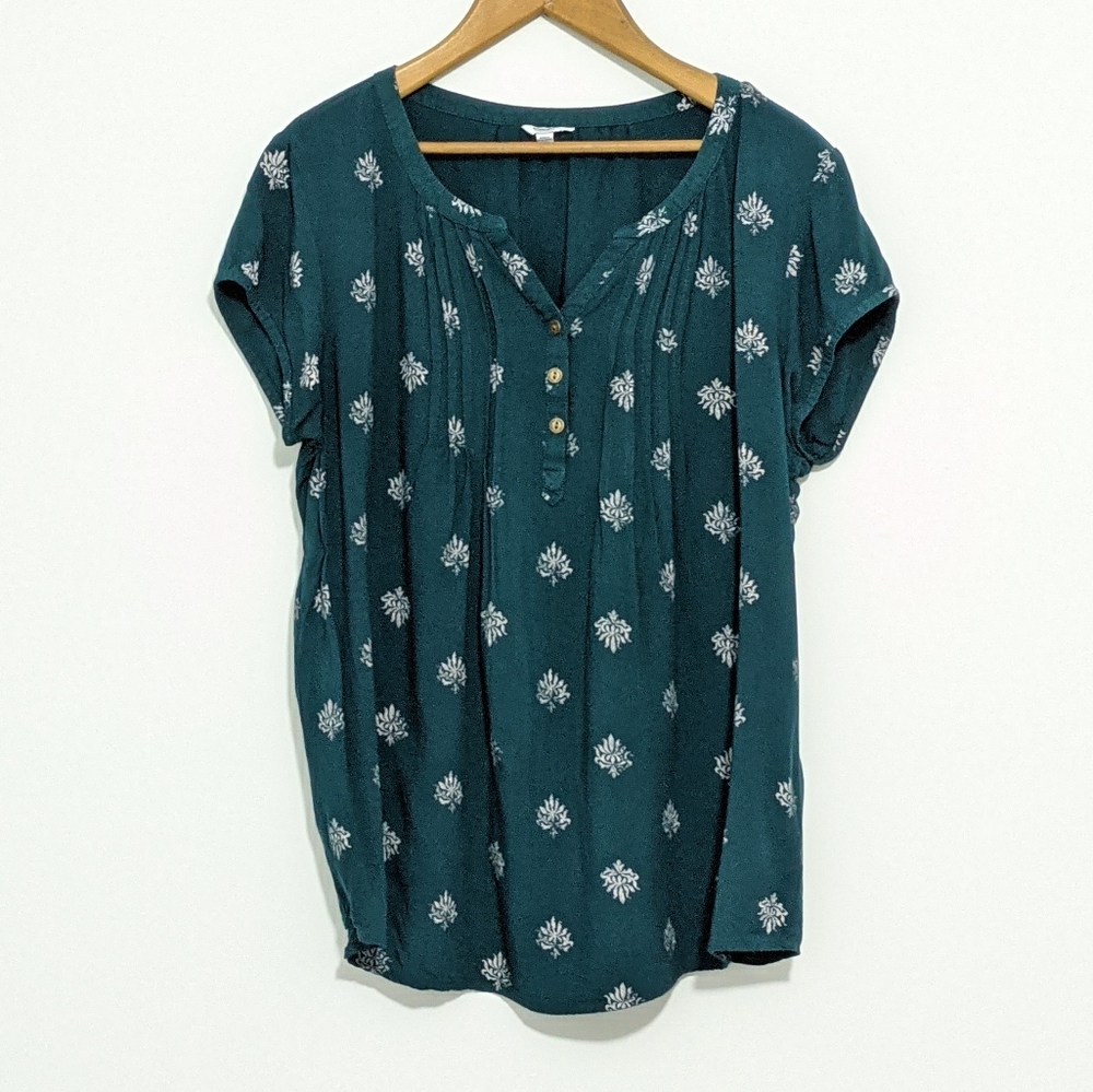 Women's lightweight flowy top